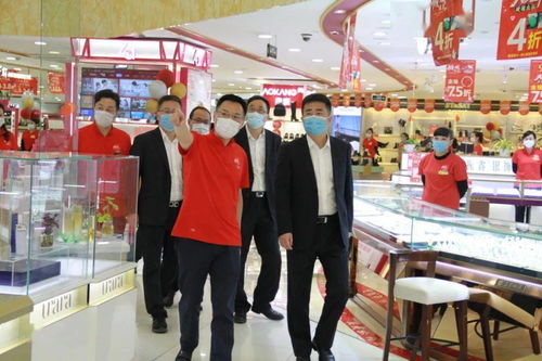 國慶中秋雙節期間，百大集團黨委書記、董事長劉浩蒞臨銅陵百大兩店及名流超市調研指導